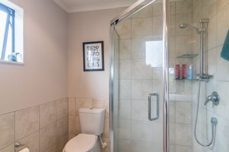 Photo of property in Te Kakariki Apartments, 1/1 Wellington Road, Paekakariki, 5034