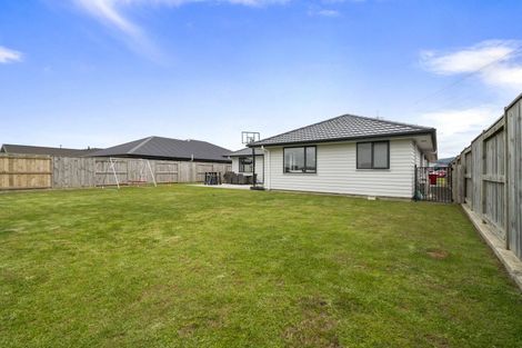 Photo of property in 21 Sardinia Grove, Fitzherbert, Palmerston North, 4410