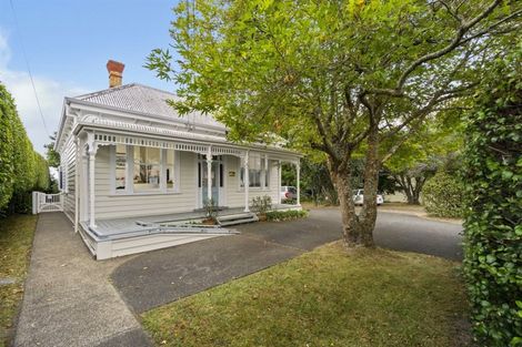 Photo of property in 235 Onewa Road, Birkenhead, Auckland, 0626
