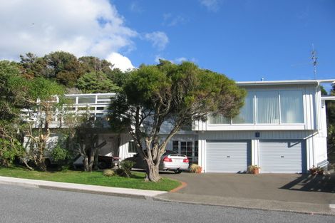 Photo of property in 63 Churton Drive, Churton Park, Wellington, 6037