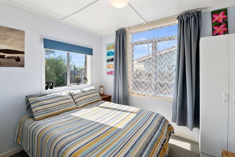 Photo of property in 8 Linklater Avenue, Foxton Beach, Foxton, 4815