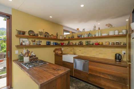 Photo of property in 19 Victoria Street, Coromandel, 3506