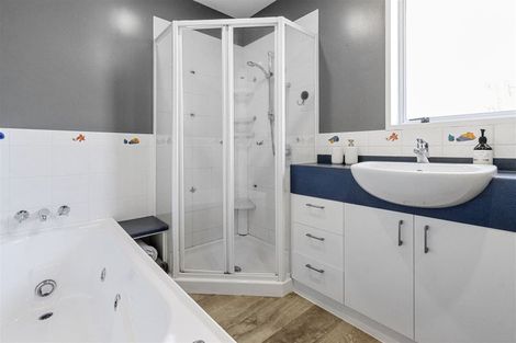 Photo of property in 30 Clivedon Place, Redwood, Christchurch, 8051