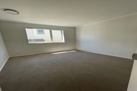 Photo of property in 30a Sorrel Crescent, Bucklands Beach, Auckland, 2012
