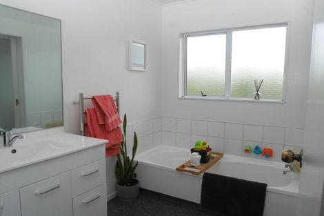 Photo of property in 69 Langdale Avenue, Paraparaumu, 5032