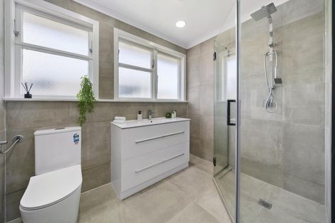 Photo of property in 5 Matthews Road, Wainuiomata, Lower Hutt, 5014