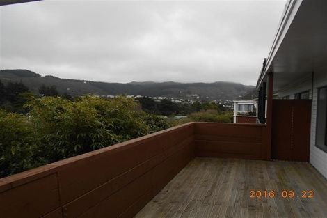 Photo of property in 13b Florio Terrace, Tawa, Wellington, 5028