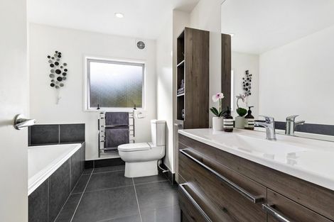 Photo of property in 4a Dart Place, Fernhill, Queenstown, 9300