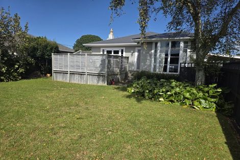 Photo of property in 8 Karaka Street, Merrilands, New Plymouth, 4312