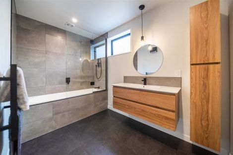 Photo of property in 8 Mulbury Way, Lower Shotover, Queenstown, 9304