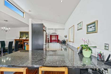 Photo of property in 8 Marina View, Paremata, Porirua, 5026