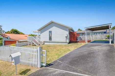 Photo of property in 1/12 Jumento Place, Unsworth Heights, Auckland, 0632