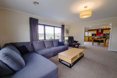 Photo of property in 12 Ron Place, Fitzherbert, Palmerston North, 4410