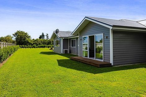 Photo of property in 7 Cross Street, Lepperton, New Plymouth, 4373