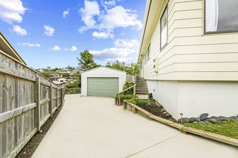 Photo of property in 22 Deverell Place, Northcross, Auckland, 0632