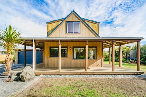 Photo of property in 147 Field Way, Waikanae Beach, Waikanae, 5036