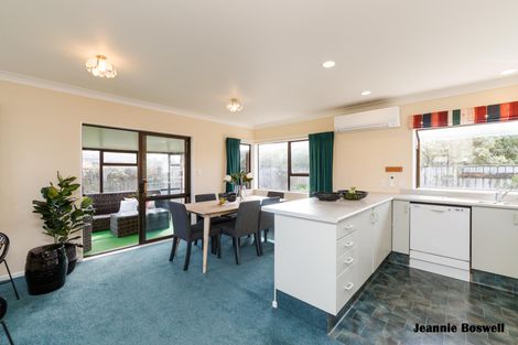 Photo of property in 19 Clearview Drive, Milson, Palmerston North, 4414