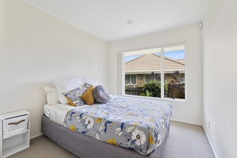 Photo of property in 2/12 Pat O'connor Place, Manurewa, Auckland, 2105