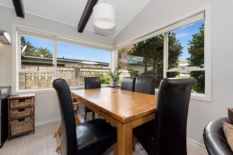 Photo of property in 2 Morrow Avenue, St Andrews, Hamilton, 3200