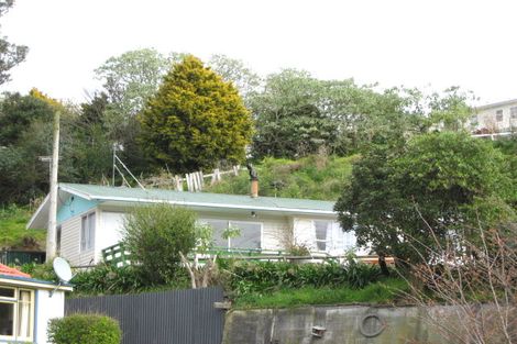 Photo of property in 58 Seaview Road, Marfell, New Plymouth, 4310