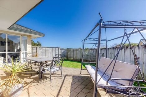 Photo of property in 19 Balmerino Grove, Waikanae, 5036