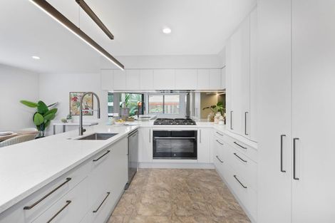 Photo of property in 26 Gunner Drive, Te Atatu Peninsula, Auckland, 0610