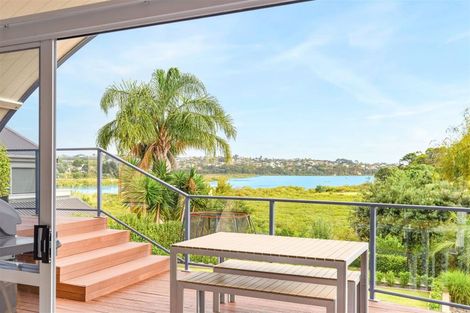 Photo of property in 48 Renata Crescent, Te Atatu Peninsula, Auckland, 0610