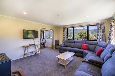 Photo of property in 15 Home Street, Manapouri, 9679