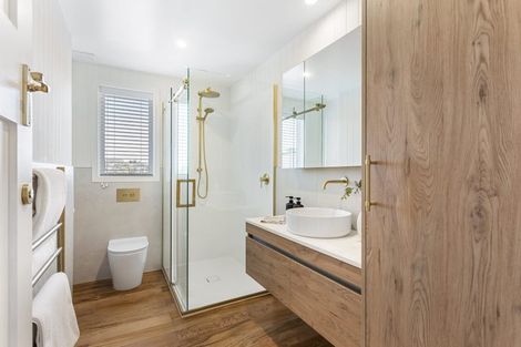 Photo of property in 1/27 Kiteroa Terrace, Rothesay Bay, Auckland, 0630