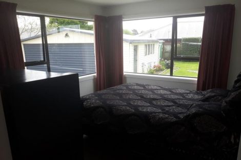 Photo of property in 33 Farquhars Road, Redwood, Christchurch, 8051