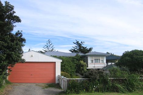 Photo of property in 18 Brown Terrace, Foxton Beach, Foxton, 4815