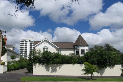 Photo of property in 43 Stanley Point Road, Stanley Point, Auckland, 0624