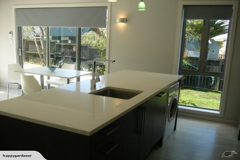 Photo of property in 15 Old Lake Road, Narrow Neck, Auckland, 0624