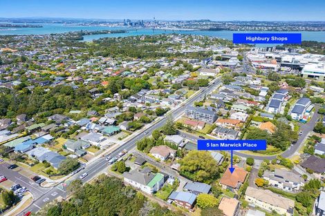 Photo of property in 5 Ian Marwick Place, Birkenhead, Auckland, 0626