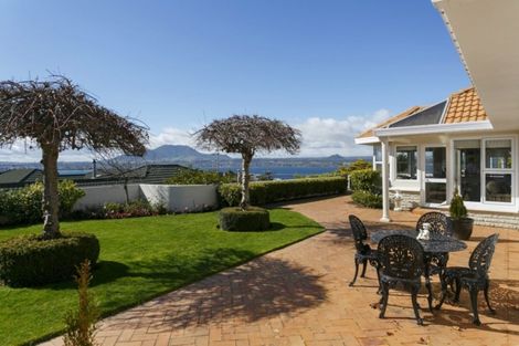 Photo of property in 2 Krissell Place, Acacia Bay, Taupo, 3330
