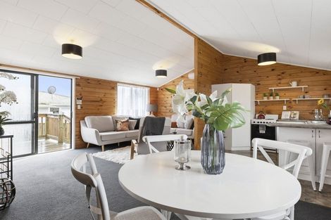 Photo of property in 2/44 Hayman Place, Beach Haven, Auckland, 0626