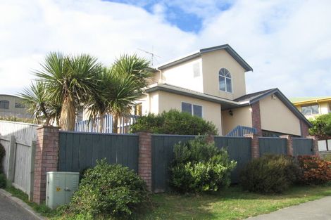 Photo of property in 96 Frobisher Street, Island Bay, Wellington, 6023