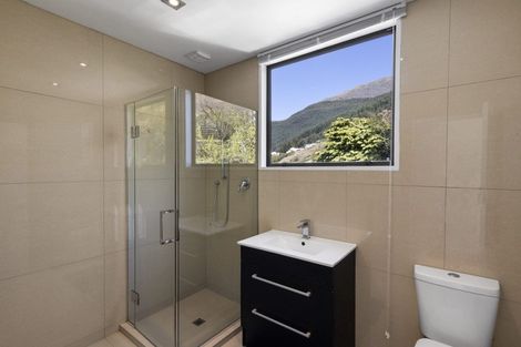 Photo of property in 92 Wynyard Crescent, Fernhill, Queenstown, 9300