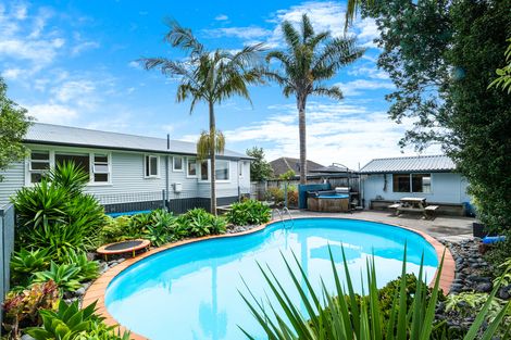 Photo of property in 6 Boler Place, New Lynn, Auckland, 0600