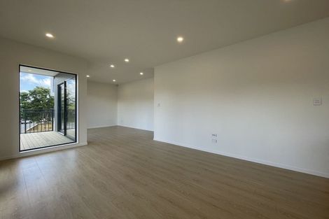 Photo of property in 1/11 Oteha Valley Road, Northcross, Auckland, 0632