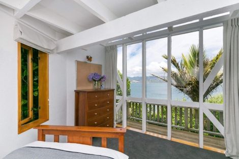 Photo of property in 6 Nakora Road, Karaka Bays, Wellington, 6022