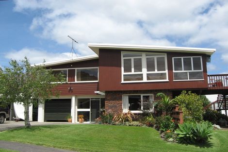 Photo of property in 4 Hardley Avenue, Tindalls Beach, Whangaparaoa, 0930