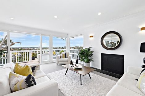 Photo of property in 2/38a Seaview Avenue, Northcote, Auckland, 0627