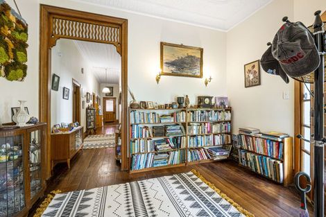 Photo of property in 18 Mills Street, Eltham, 4322