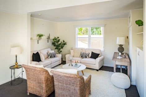 Photo of property in 2 Te Pari Pari Road, Pukerua Bay, 5026