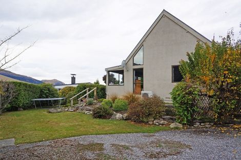 Photo of property in 77 Cedar Drive, Kelvin Heights, Queenstown, 9300
