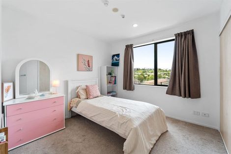 Photo of property in Apollo Apartments, 201/46 Rosedale Road, Rosedale, Auckland, 0632
