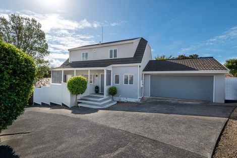 Photo of property in 1/18 Altair Place, Windsor Park, Auckland, 0632