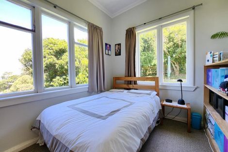 Photo of property in 104 Nicholson Road, Khandallah, Wellington, 6035