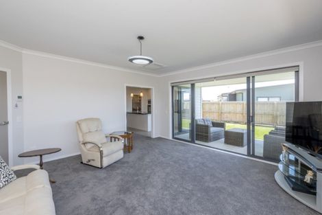 Photo of property in 12 Seagrass Place, Otaki Beach, Otaki, 5512